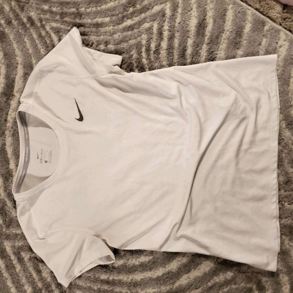 NWOT Nike dry fit tee size small